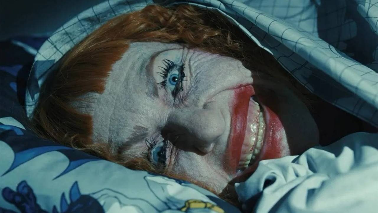 Gladys Teyze Filmi - Weapons Evreni