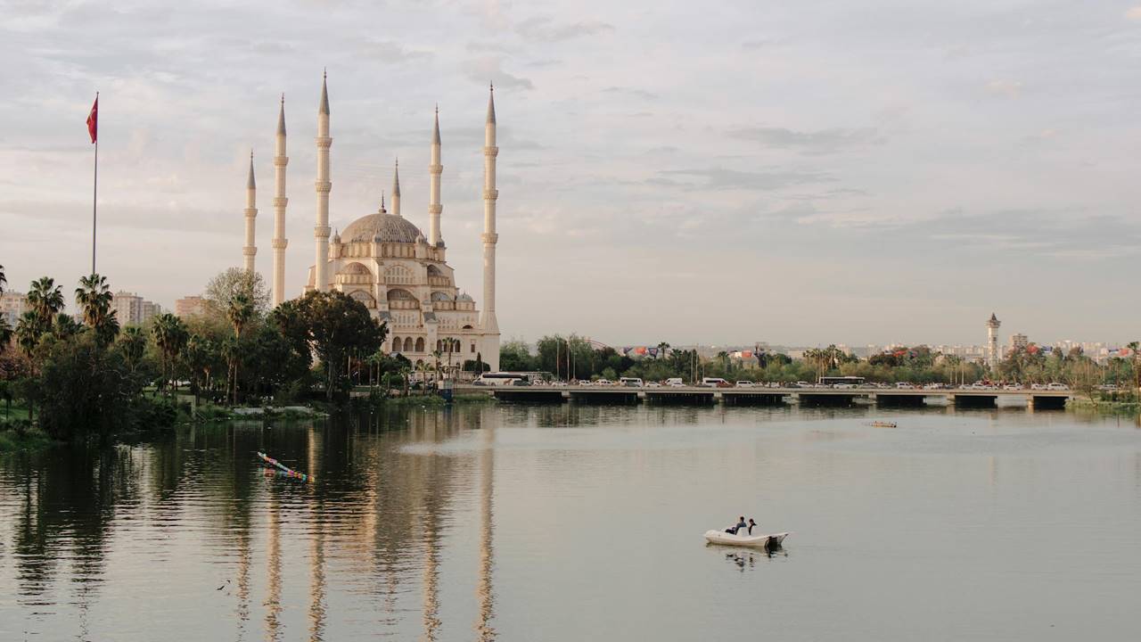 Sonbaharda Adana Göl Manzaralı Rota