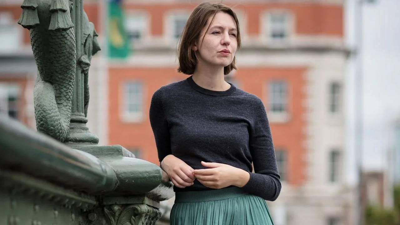 Sally Rooney'ye destek için 300'den fazla yazar açık mektup yayımladı