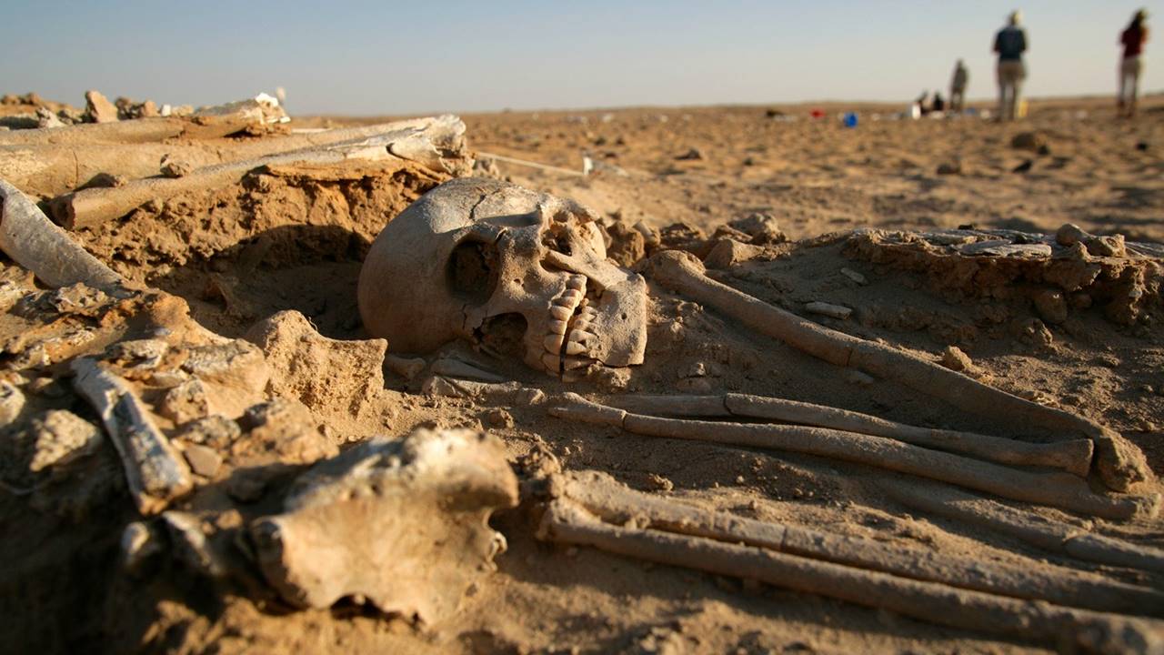 Sahra Çölü’nün En Issız Bölgelerinden Birinde 10.000 Yıllık Mezarlık Ortaya Çıkarıldı