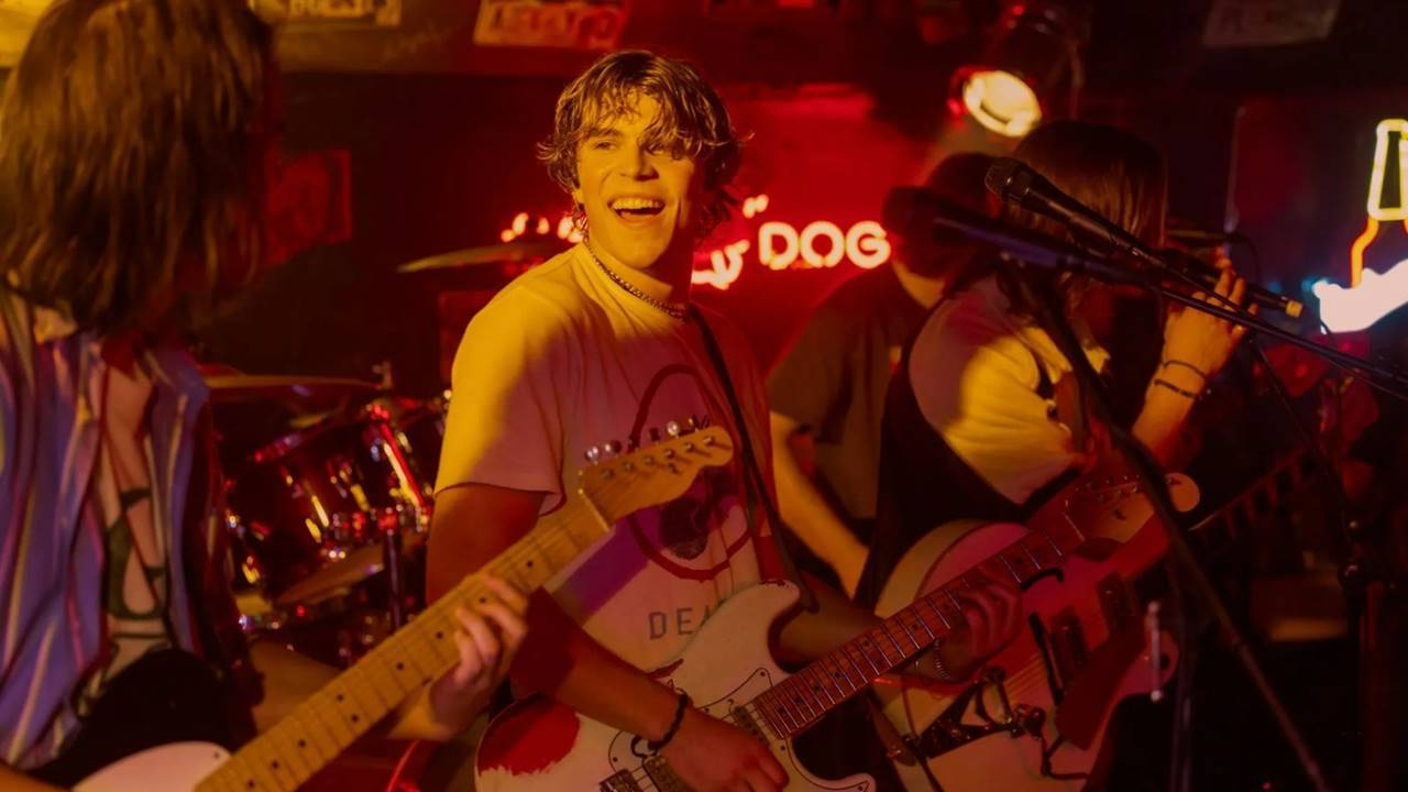 5 Sezonluk Hayal Suya Düştü: Amazon 90 Puanlı Gençlik Dizisinin Fişini Çekti