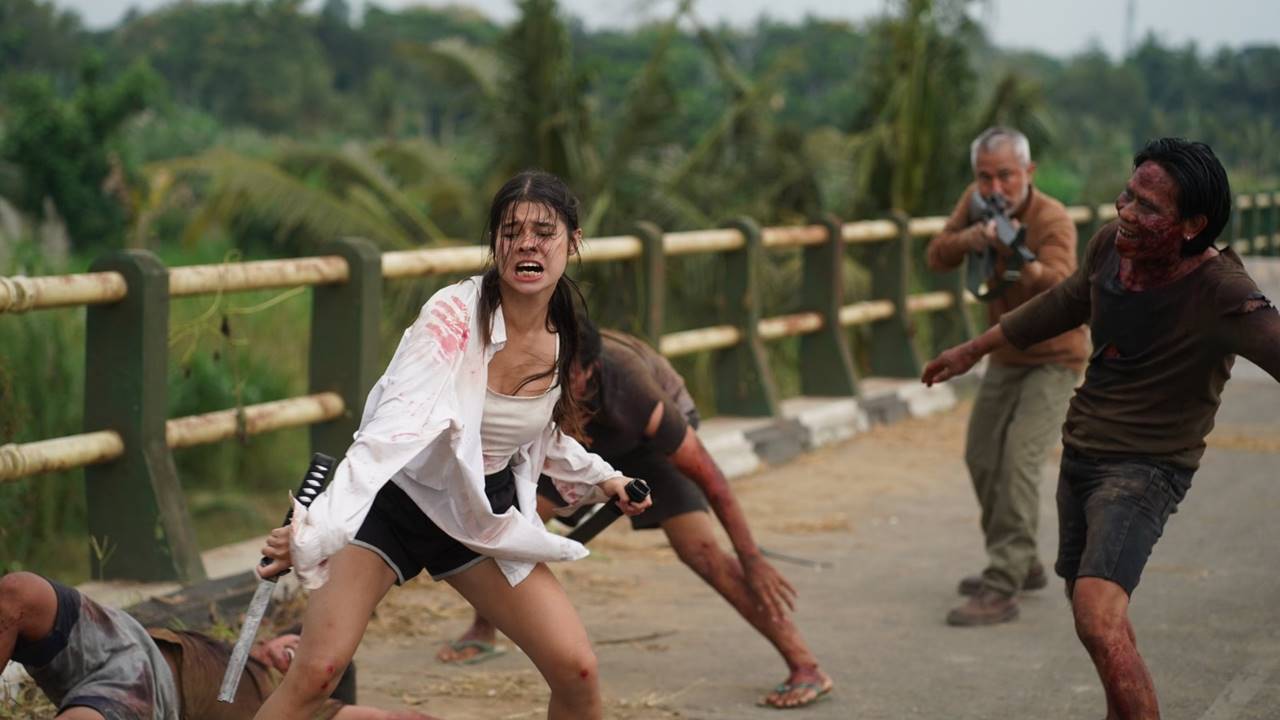 Zona Merah Dizi Film Uyarlama