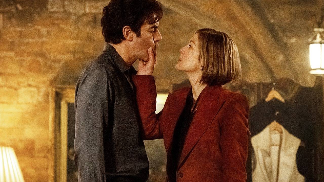 Netflix’in Yeni Fantastik Komedi Uyarlaması Eleştirmenlerce Topa Tutuldu