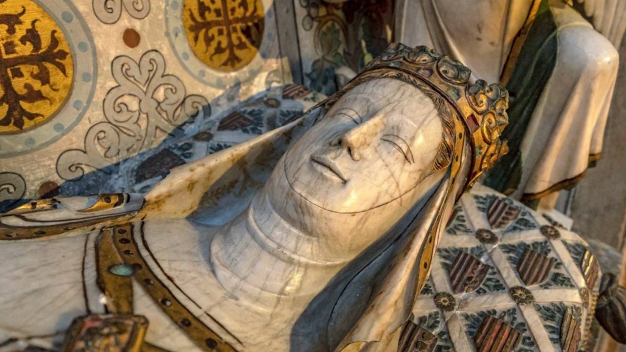 Ortaçağ Manastırındaki Mezarlar Açıldı, Kanlı Sırlar Gün Yüzüne Çıktı