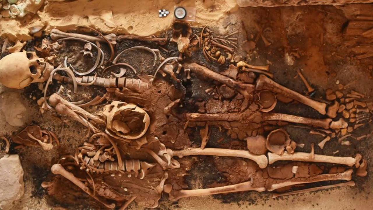 Mısır Mezarlarında, Ölümden Sonra Konuşmayı Sağladığına İnanılan Altın ‘Diller’ Bulundu